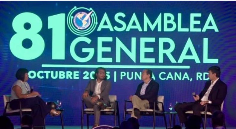 De izq. a der., Martha Ramos, OEM, México, Pedro Vaca, Relator Especial de la CIDH, Andrés Mompotes, El Tiempo, Colombia y Daniel Dessein, La Gaceta, Argentina.