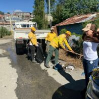 Oficina de Medio Ambiente Constanza realiza jornada de limpieza e instalación de cámaras junto a instituciones