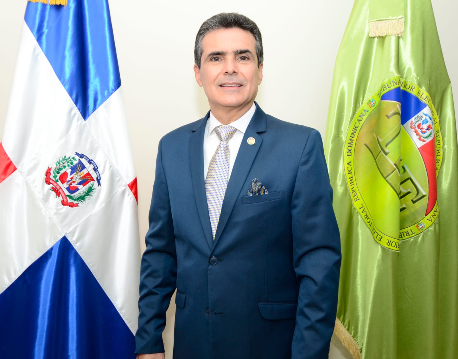 Más de 50 instituciones respaldan la continuidad del magistrado Yermenos Forastieri en el TSE