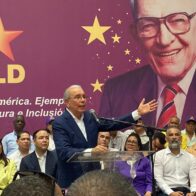 Danilo Medina califica al actual Gobierno de “mucho pico y pala y poca tijera”