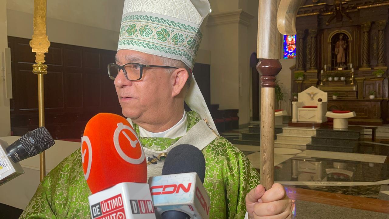 Arzobispo de Santiago deplora feminicidios y urge a reforzar la educación en valores