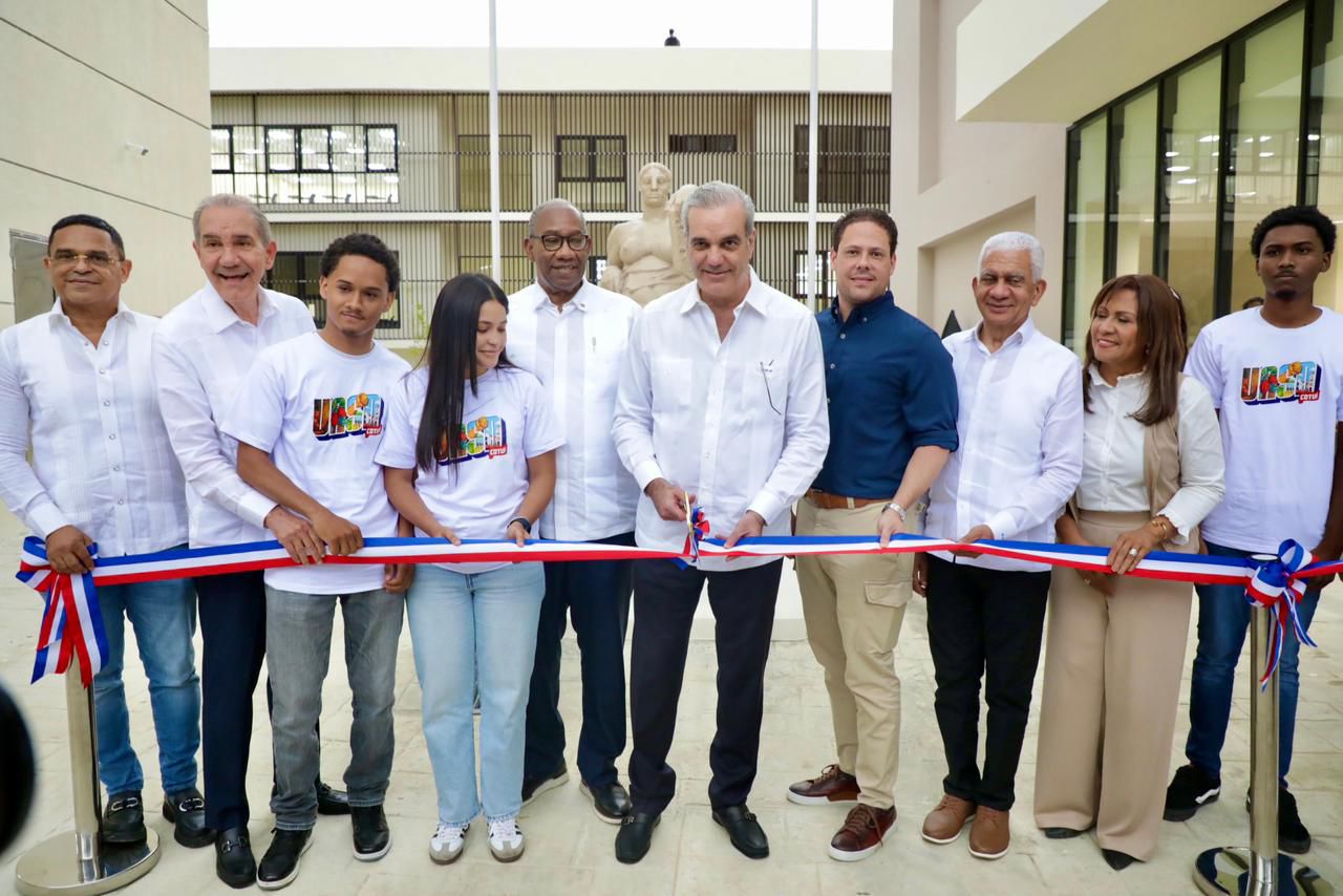 Presidente Abinader inaugura Centro Universitario Regional UASD-Cotuí con 29 aulas