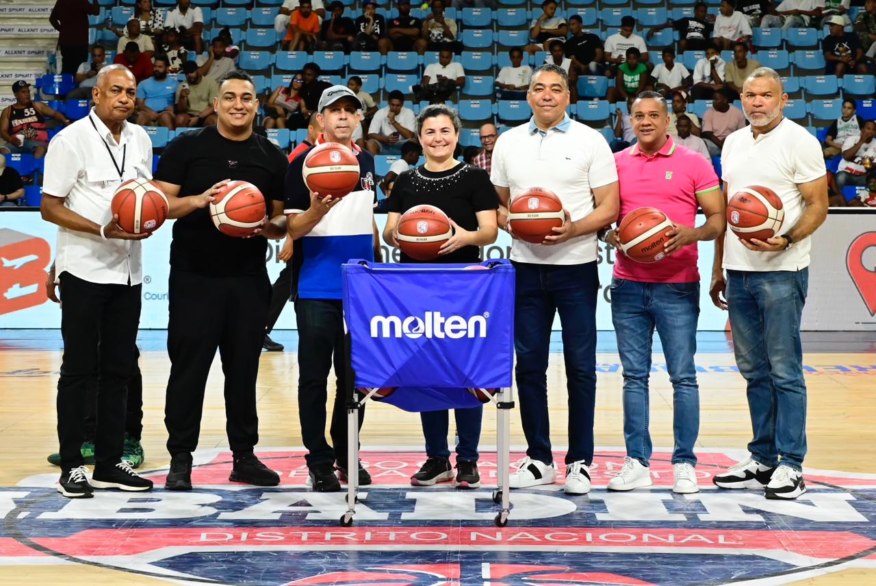 Fedombal y Molinos entregan balones a Abadina y clubes del TBS Distrito 2025