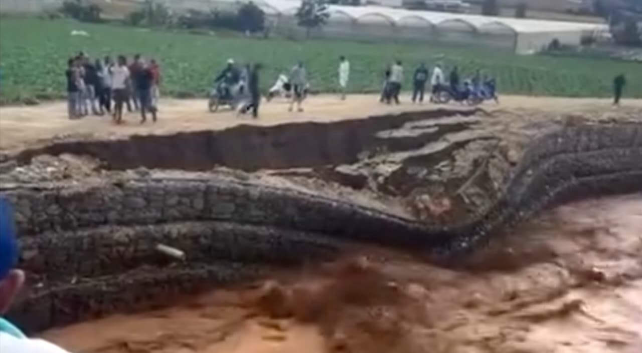 Colapsa gavión en Tireo tras fuertes lluvias