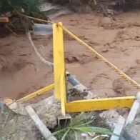 Intensas lluvias generan colapso de puente en Tireo, Constanza