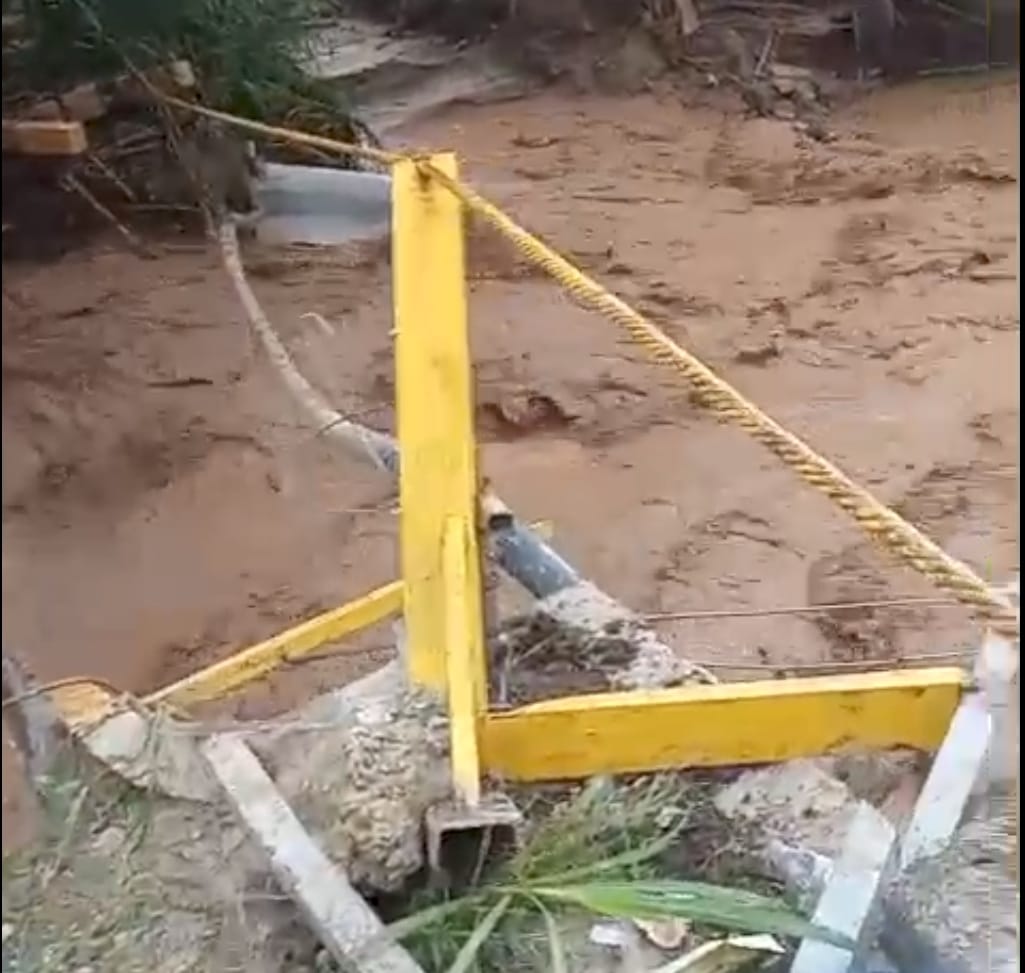 Intensas lluvias generan colapso de puente en Tireo, Constanza