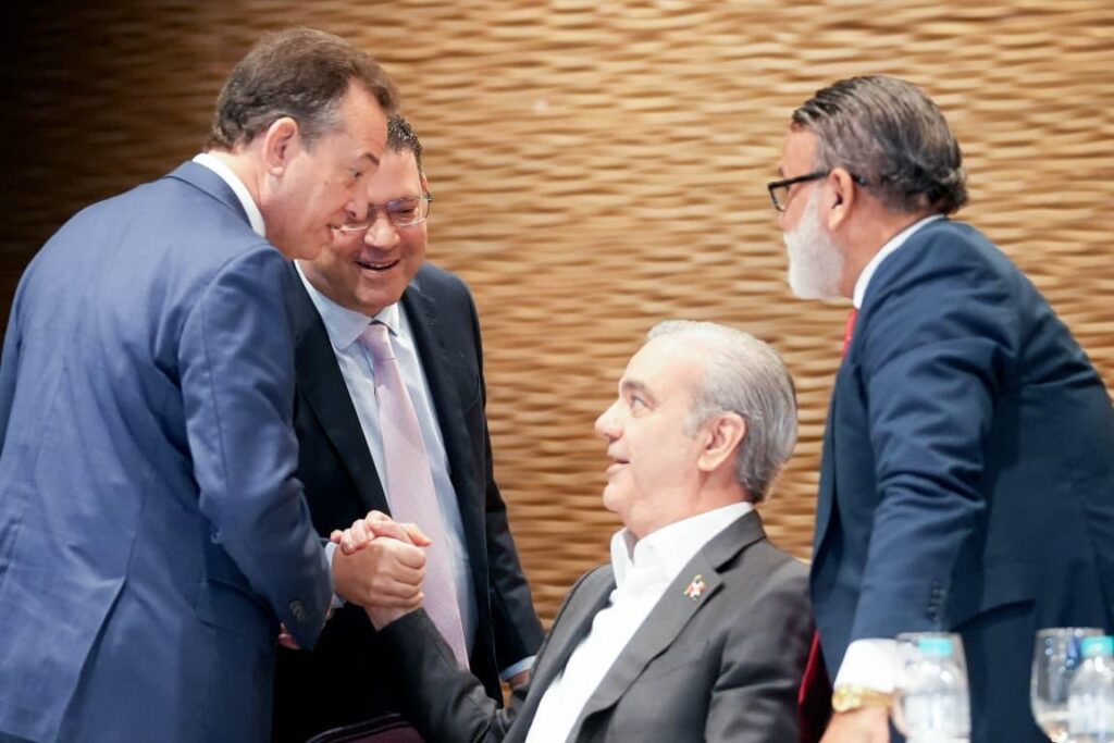 Federación Dominicana de Comerciantes reconoce a Yayo Sanz Lovatón como “Servidor Público 2025”