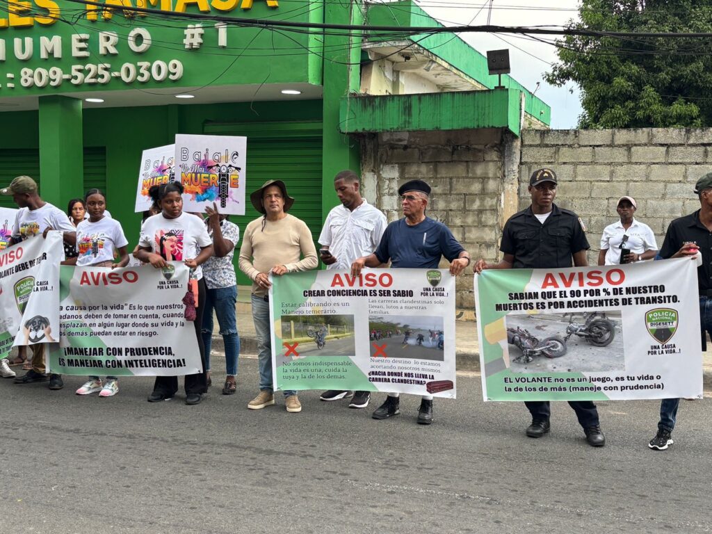 Jóvenes de Yamasá se movilizan para frenar las tragedias viales