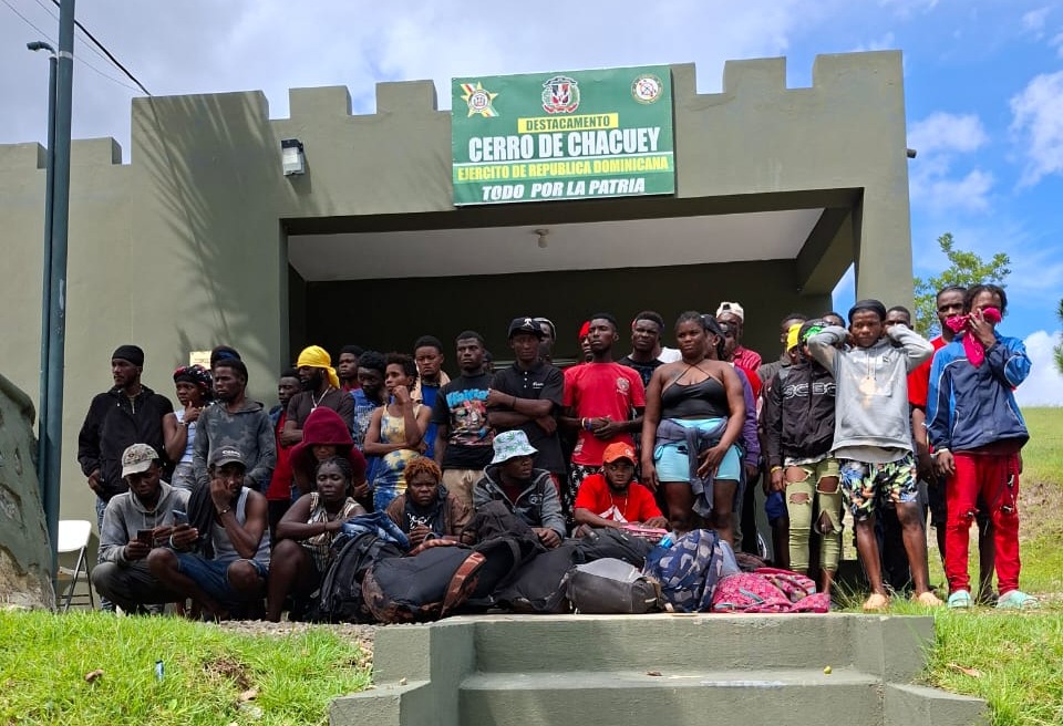 Ejército detiene 41 nacionales haitianos en operativo en Cerro Chacuey de Dajabón