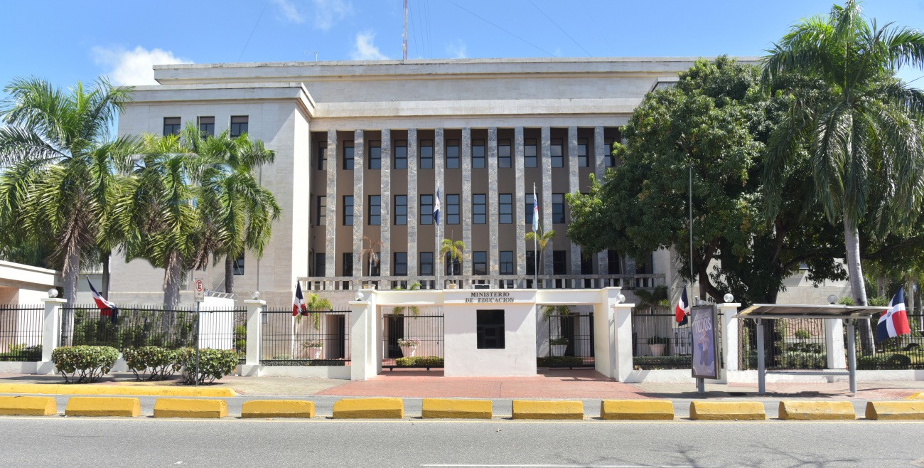 Gobierno suspende la docencia en todo el país por el paso de la tormenta tropical Melissa