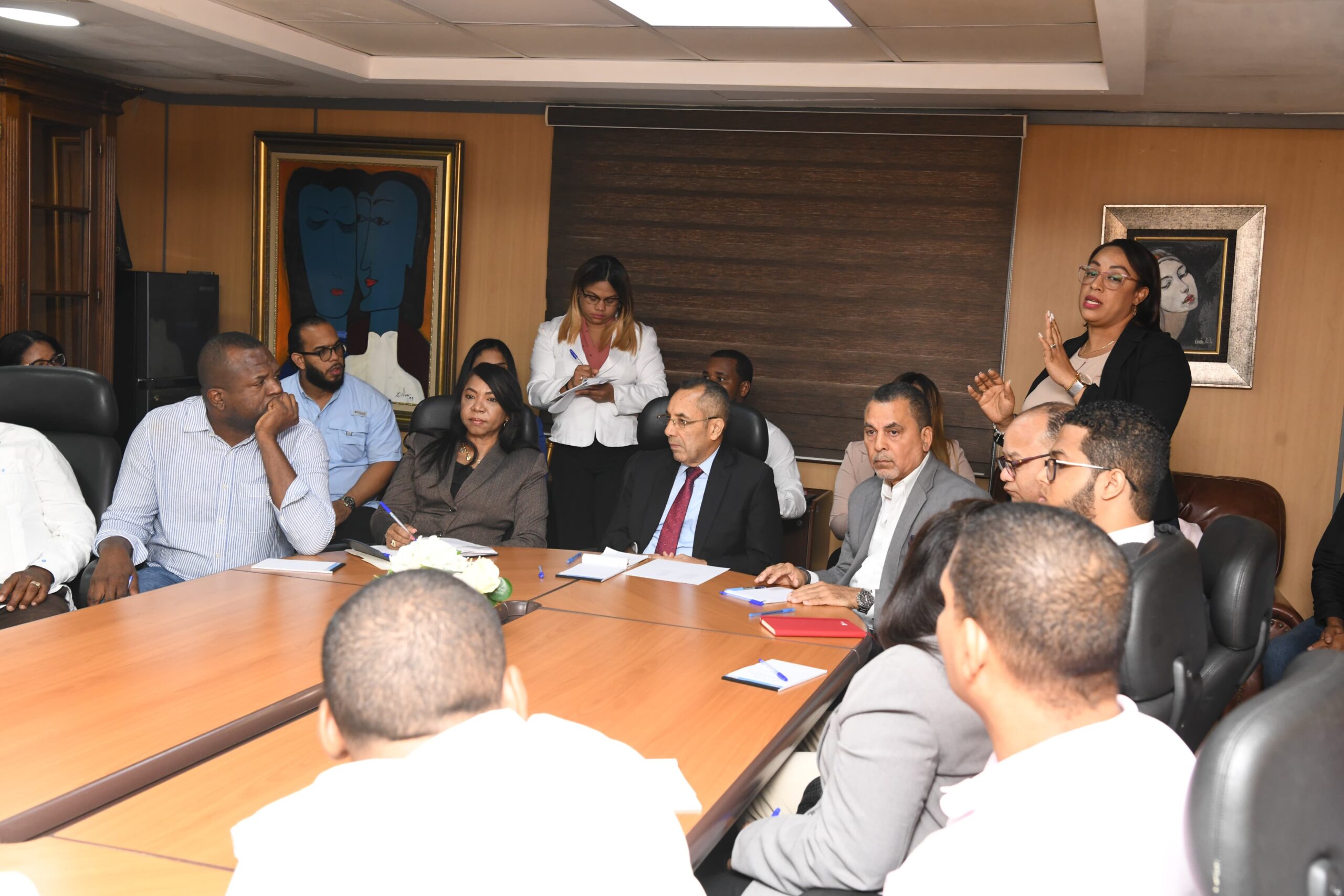 Administrador del INAVI reafirma compromiso con eficiencia y transparencia