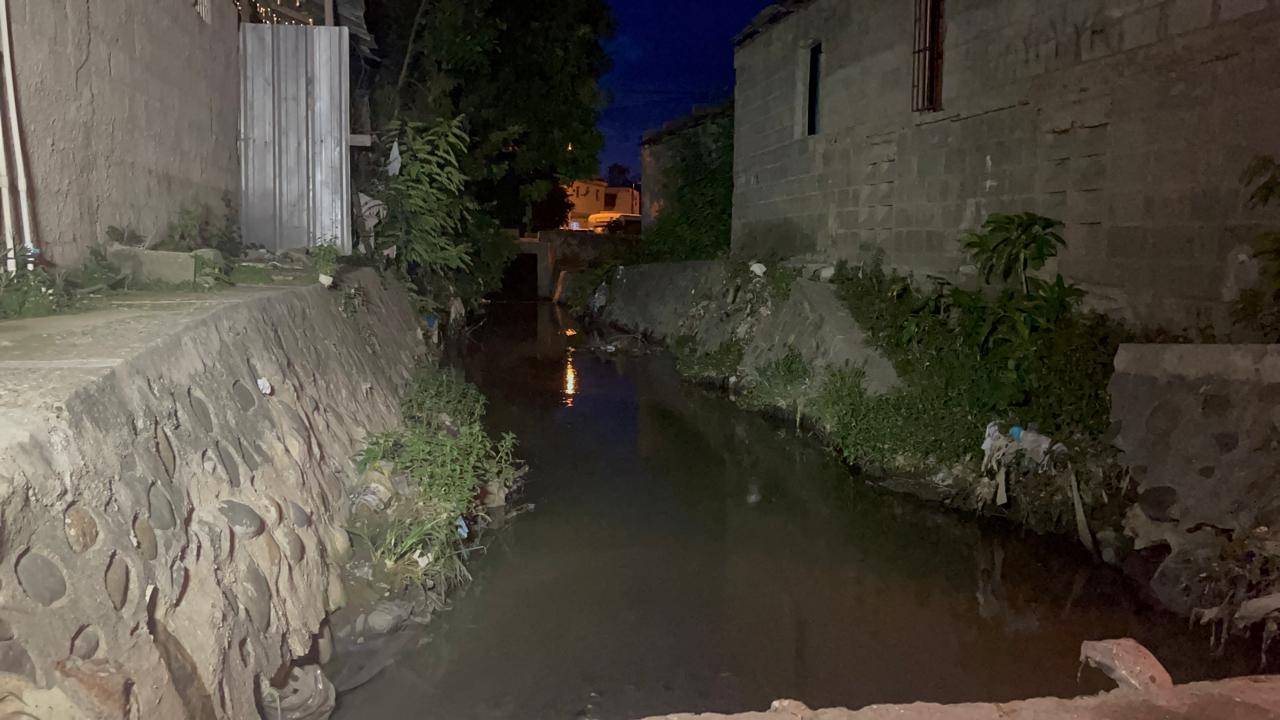 Residentes de zonas vulnerables en Santiago temen inundaciones por el paso de la tormenta tropical Melissa