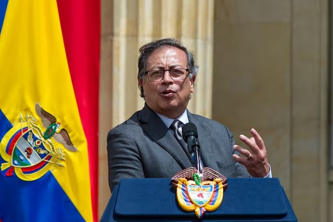 Petro destituye a viceministro de Agua y discute con ministros en transmisión en vivo