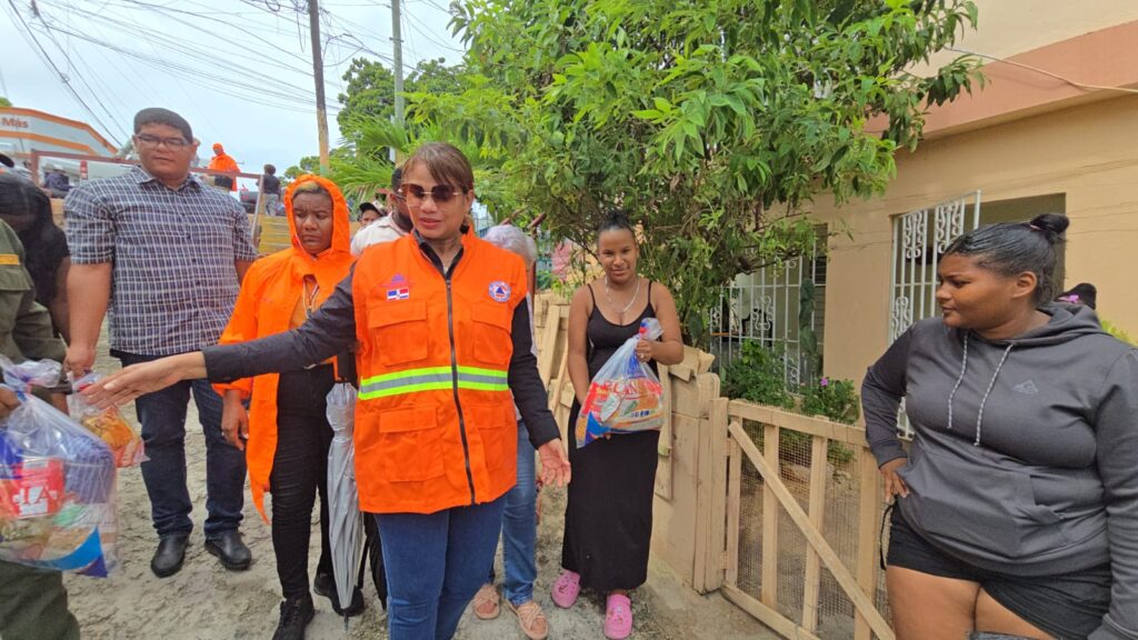 Autoridades de La Romana recorren zonas vulnerables para reforzar medidas preventivas