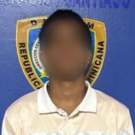Se entrega a la policía “Japonés”, acusado matar dos hombres en durante un teteo en Pueblo , Santiago