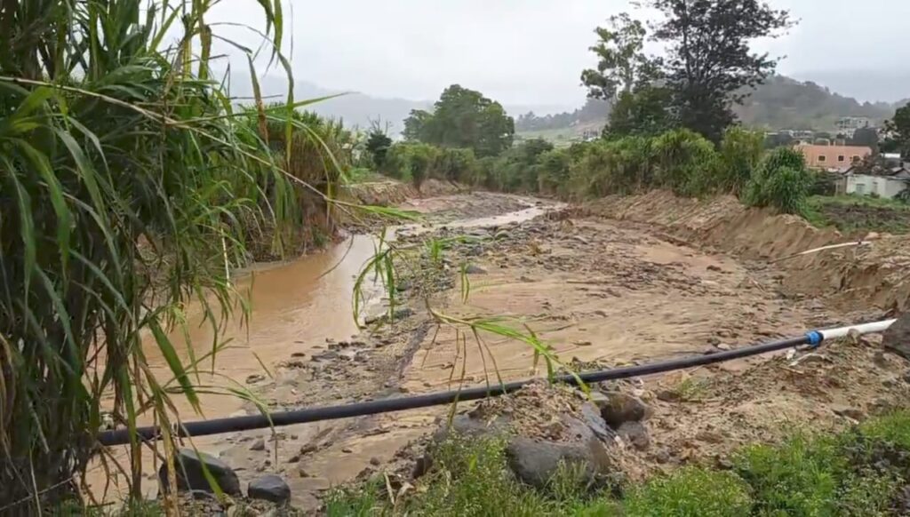 Comunidades de Tireo claman ayuda tras colapso de puentes