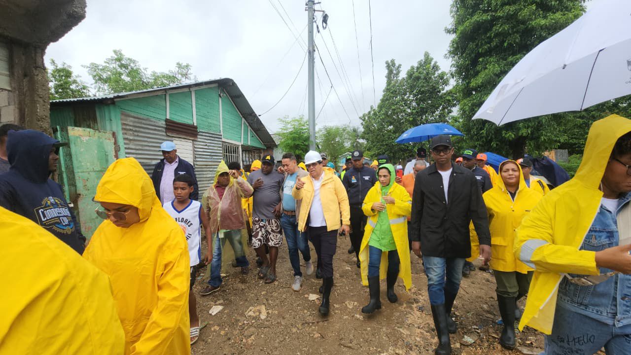 Alcalde SDE realiza recorridos de supervisión ante el paso de la tormenta Melissa