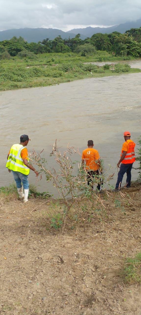 Aumento del caudal del río Yaque del Norte complica búsqueda de hombre desaparecido en Santiago