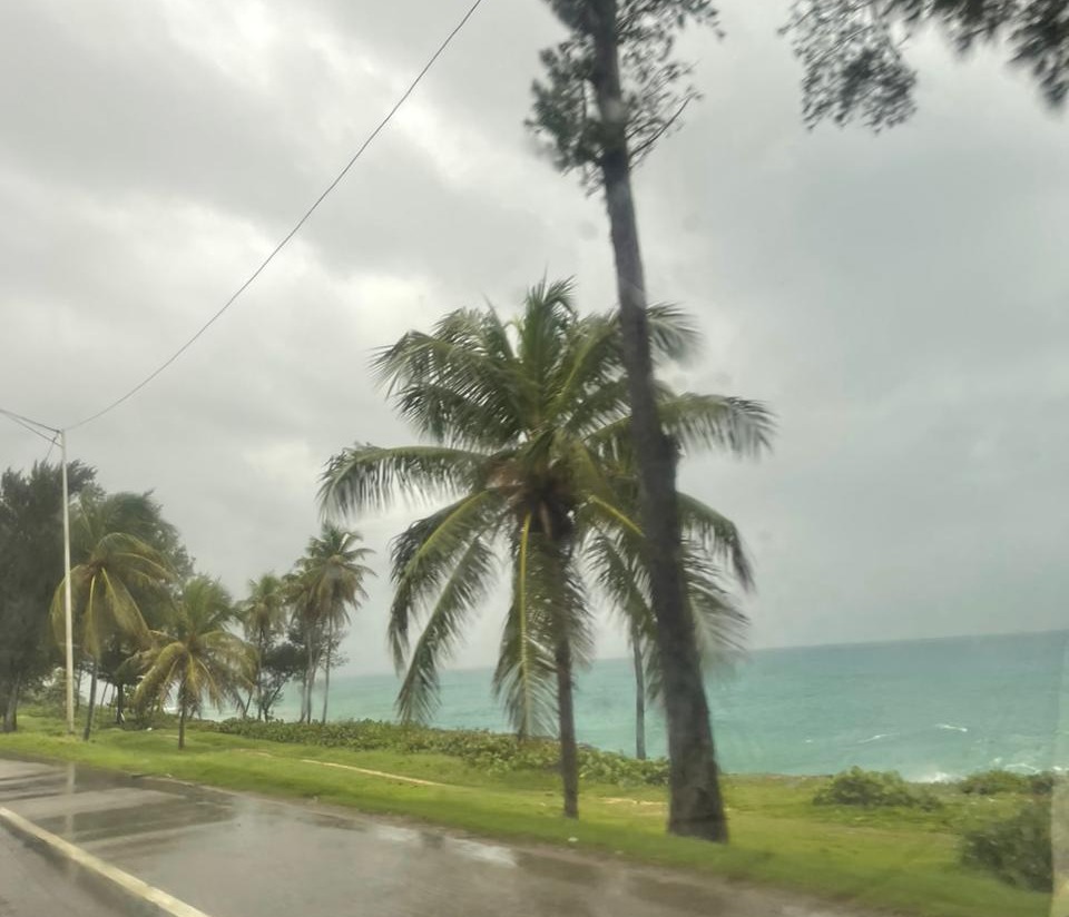 Tormenta Melissa "no se quiere mover", se encuentra estacionaria y provocará más aguaceros