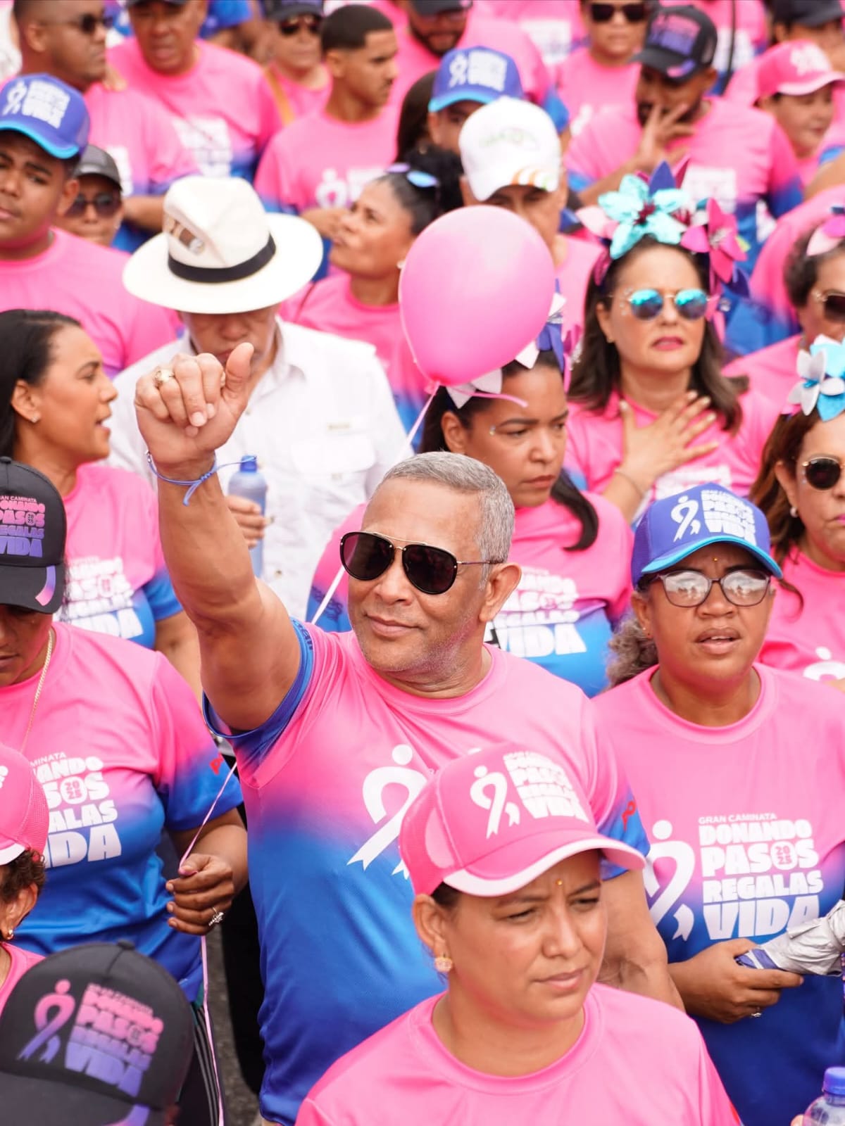 Franklin Romero realiza aporte al Patronato de Lucha Contra el Cáncer del Nordeste