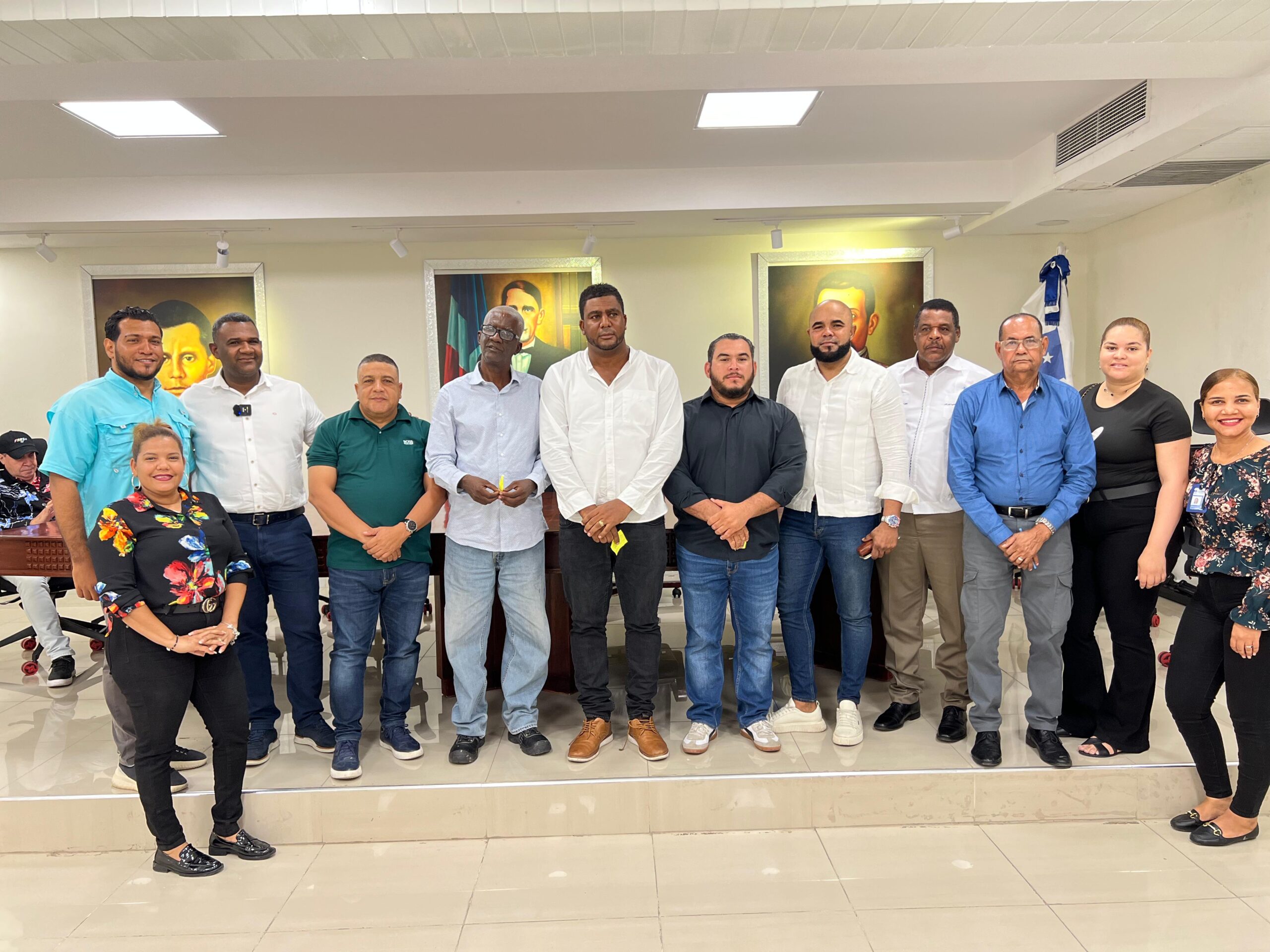 Ayuntamiento de Azúa realiza histórico sorteo de obras en alianza con el CODIA
