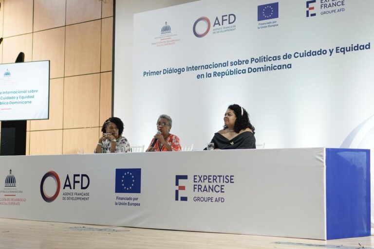 DDSS realiza primer Diálogo Internacional sobre Políticas de Cuidado y Equidad con participación de exministra de Salud de Francia