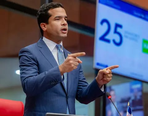 Senador Omar Fernández.