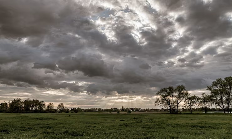 Indomet pronostica campo nuboso y viento cálido