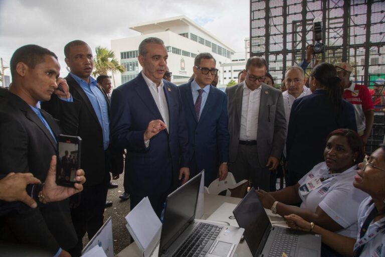 Presidente Abinader lanza programa “RD-Trabaja” con más de 7,000 vacantes disponibles de empleos formales