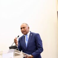Julito Fulcar rinde cuentas y presenta plan de desarrollo de Peravia en acto multitudinario