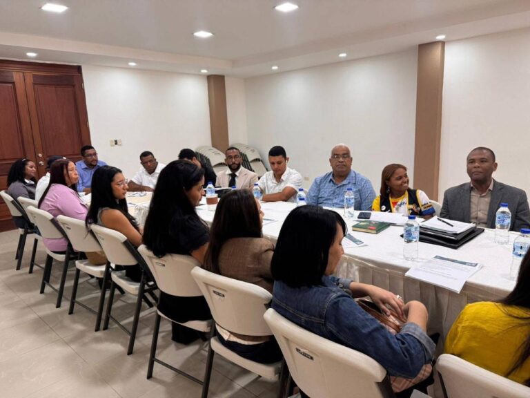 Realizan evaluación de postulantes al Premio Nacional de la Juventud 2026 en Bonao