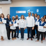 Carolina e Inaguja entregan 108 certificados a estudiantes del área textil en Centro Futuro