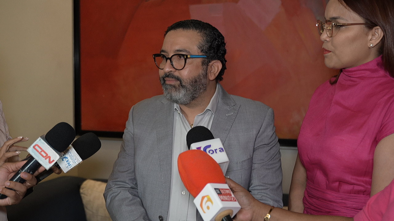 Hospital Reynaldo Almánzar y Roche impulsan la detección temprana del cáncer de mama con “Referir a Tiempo, Cambia Vidas”