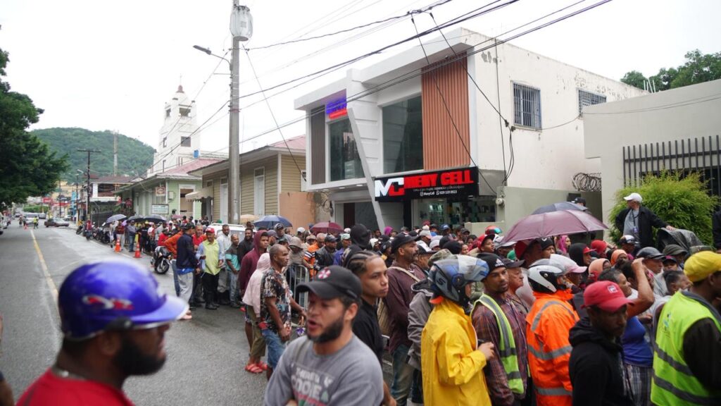 Comunidad china en RD entrega más de 23 mil kits alimentarios a familias afectadas por la tormenta Melissa