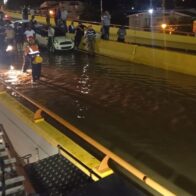 Inundaciones provocan caos en el elevado de la avenida Monumental en Santiago