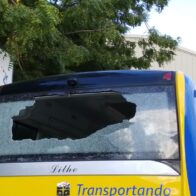 Estudiantes se quedan sin transporte en Dajabón por cristales rotos de autobuses escolares