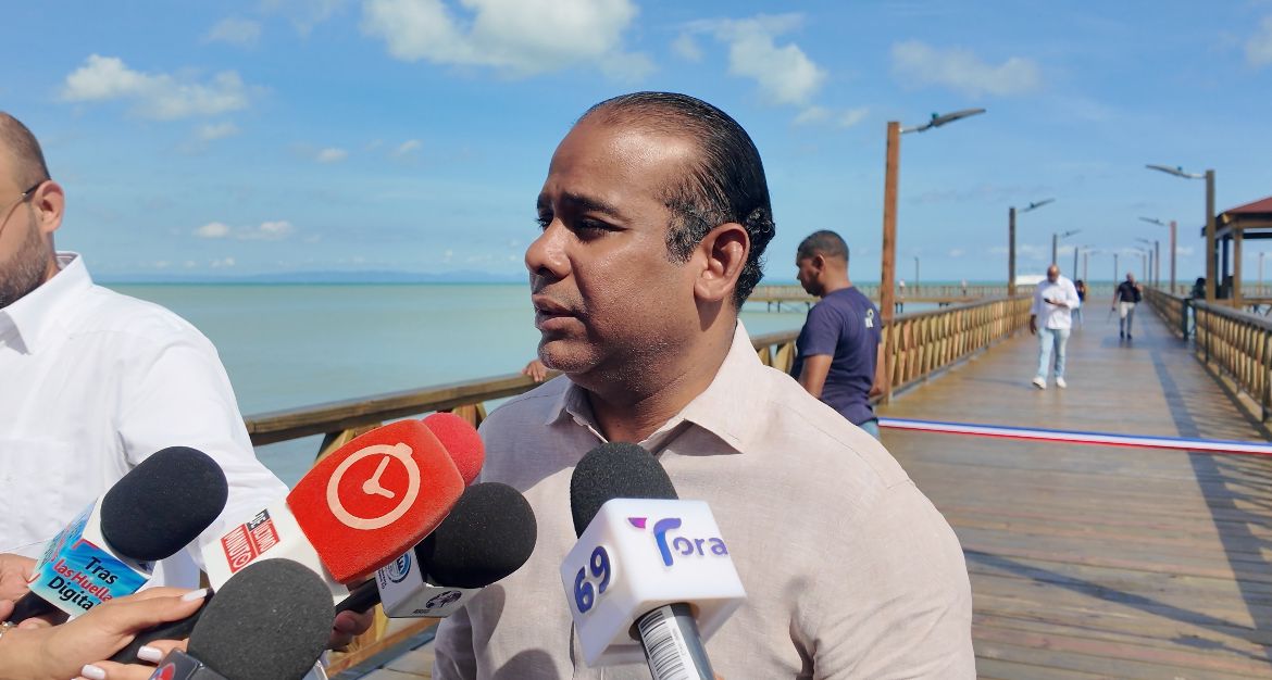 Aníbal Díaz destaca muelle turístico de Miches como motor para el desarrollo económico local