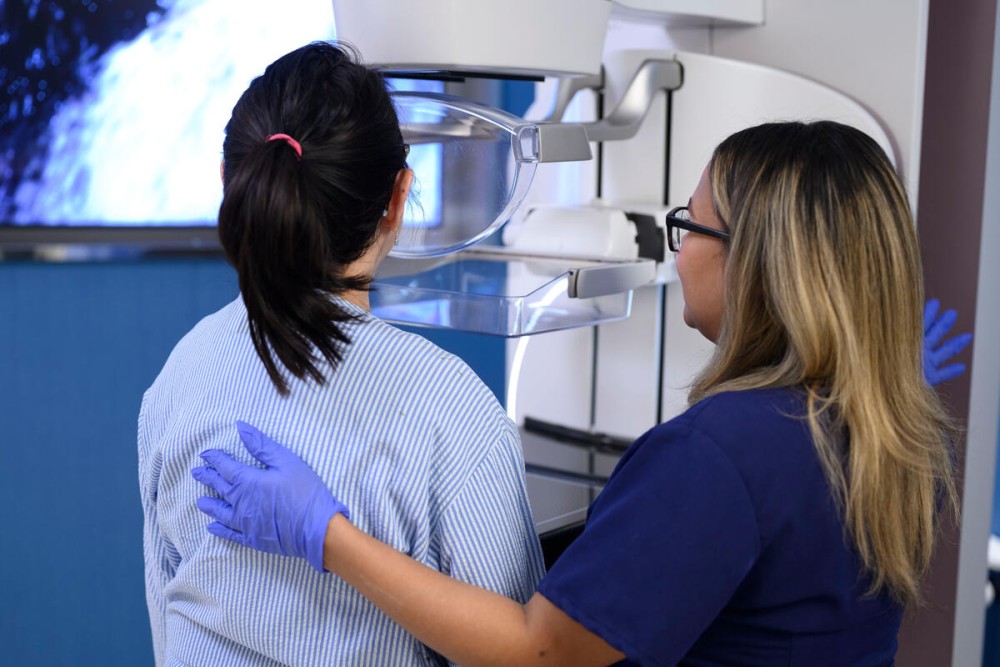 La densidad mamaria afecta al 50% de las mujeres y es un factor de riesgo para el cáncer de mama
