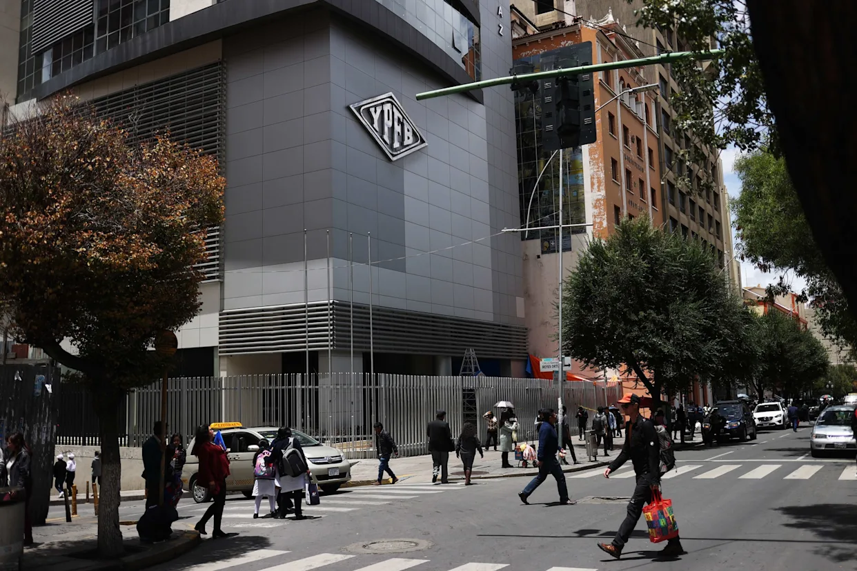 Una crisis de combustible marca la segunda vuelta presidencial en Bolivia