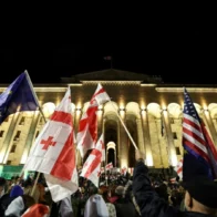 El partido gobernante en Georgia pide al Constitucional que prohíba tres grupos opositores