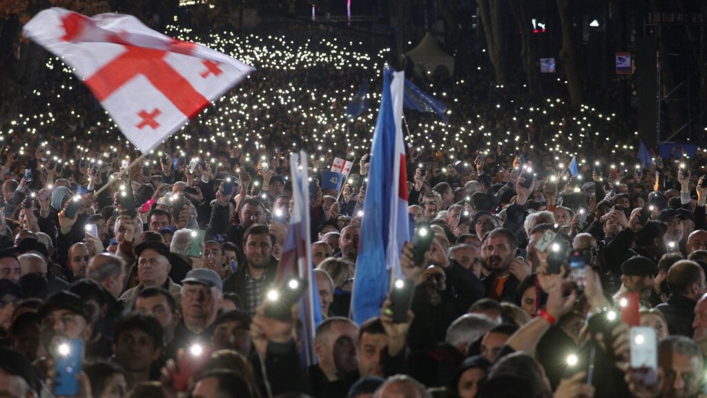 Partido gobernante en Georgia pide la ilegalización de tres formaciones opositoras