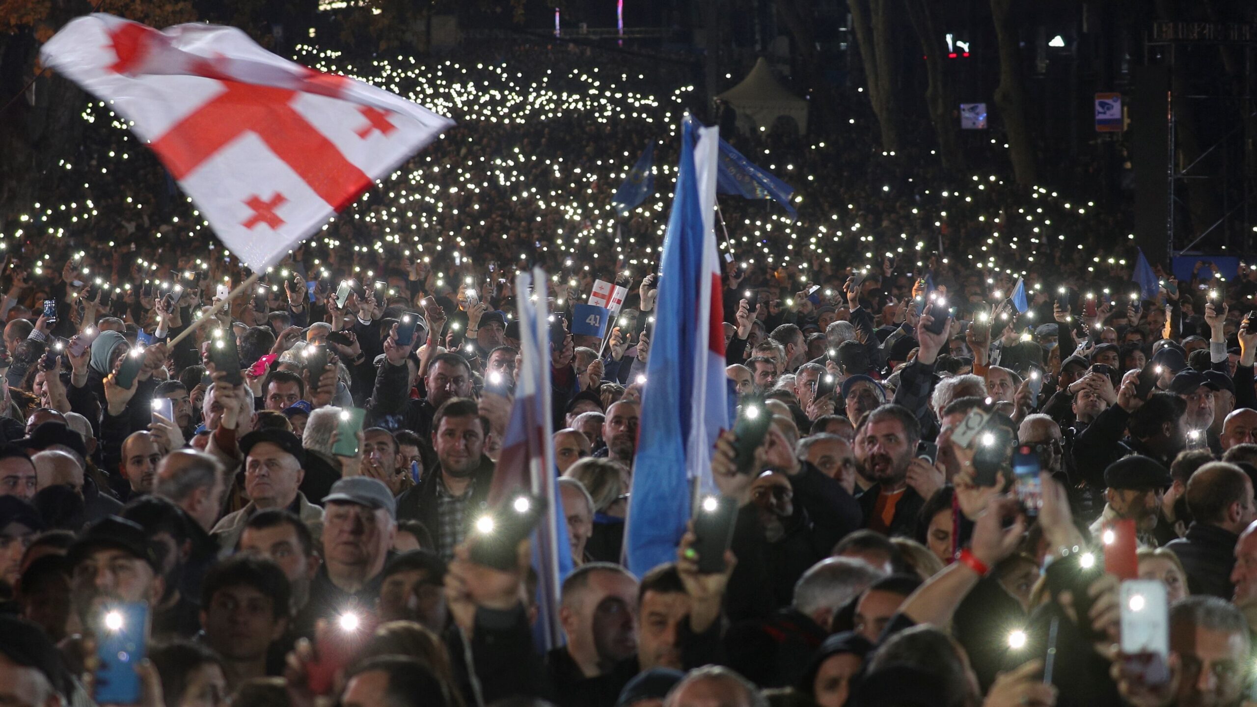 Partido gobernante en Georgia pide la ilegalización de tres formaciones opositoras