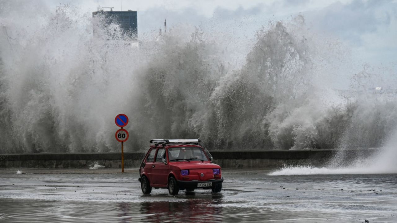 Inundaciones y deslaves en el oriente de Cuba por el paso del potente huracán Melissa
