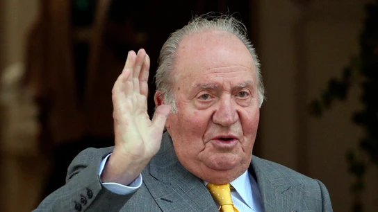 El rey Juan Carlos regresa a España en plena polémica por la publicación de sus memorias