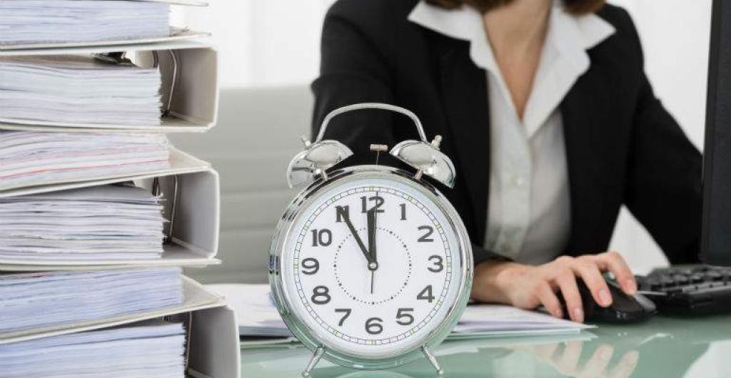 Grecia aprueba ampliar la jornada laboral hasta un máximo de 13 horas diarias