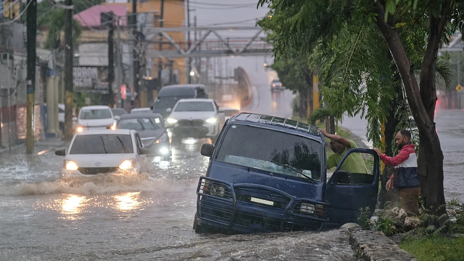 Recomiendan seguir medidas preventivas ante posibles inundaciones urbanas por Melissa