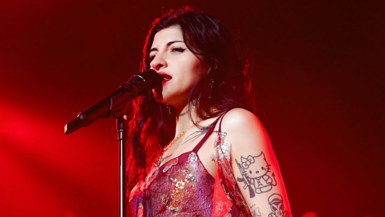 Cazzu se la deja caer a Nodal durante concierto: "Crio a mi hija sola, no recibo ayuda"