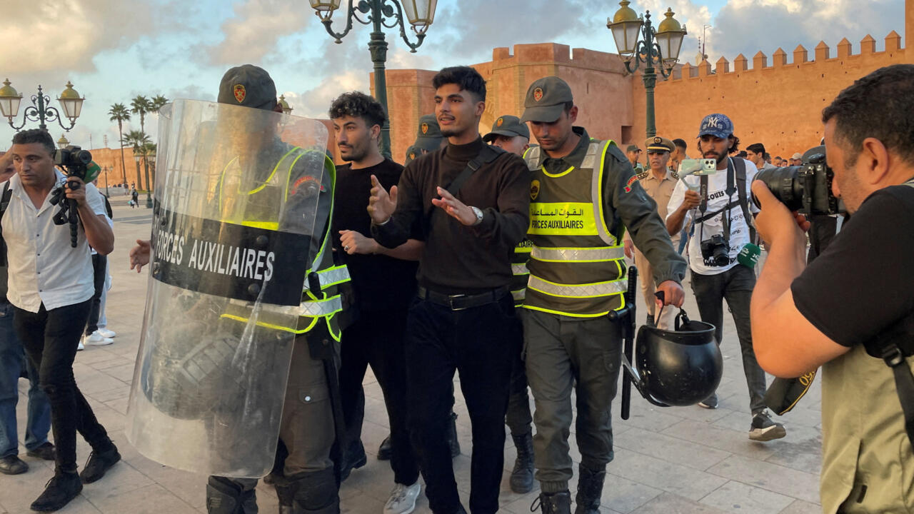 https://es.euronews.com/2025/10/02/las-protestas-de-los-jovenes-en-marruecos-se-saldan-con-2-muertos-300-heridos-y-400-detenc