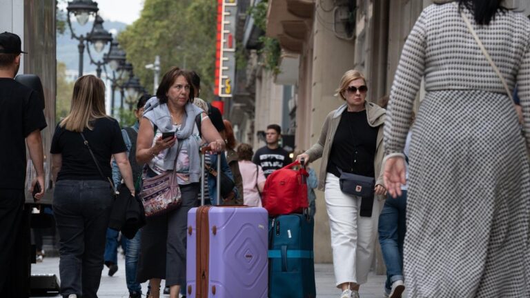 España registra un récord de llegada de turistas extranjeros y de gasto hasta septiembre