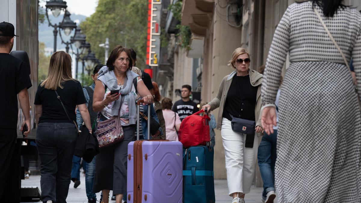 España registra un récord de llegada de turistas extranjeros y de gasto hasta septiembre